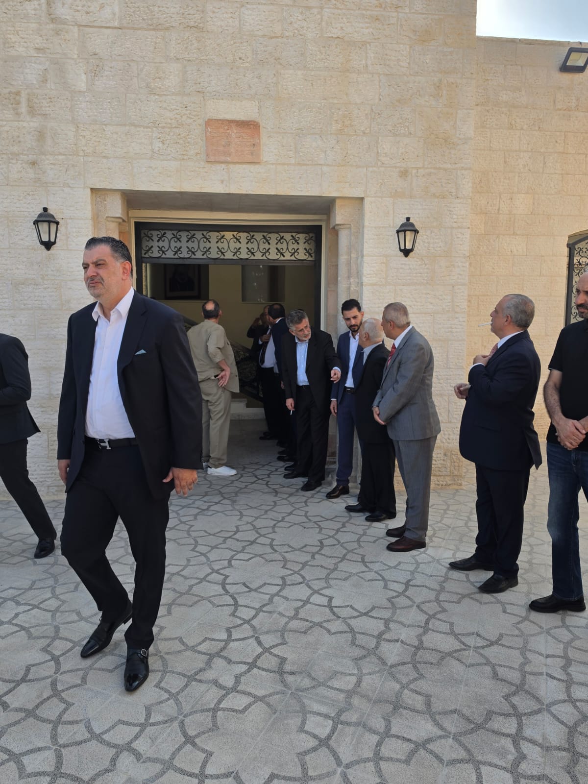 Madar Al-Saa Images 0.7422643479169325