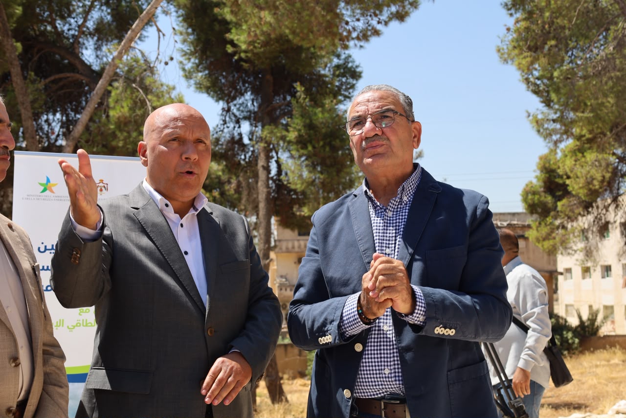 Madar Al-Saa Images 0.3516971391279804