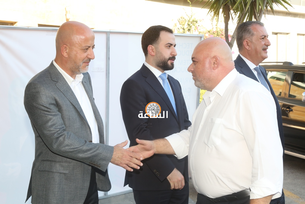 Madar Al-Saa Images 0.3876587458546419