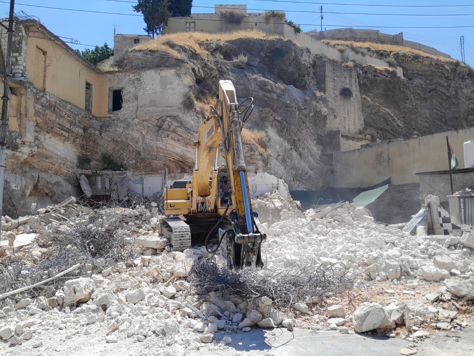 Madar Al-Saa Images 0.3836281604566615