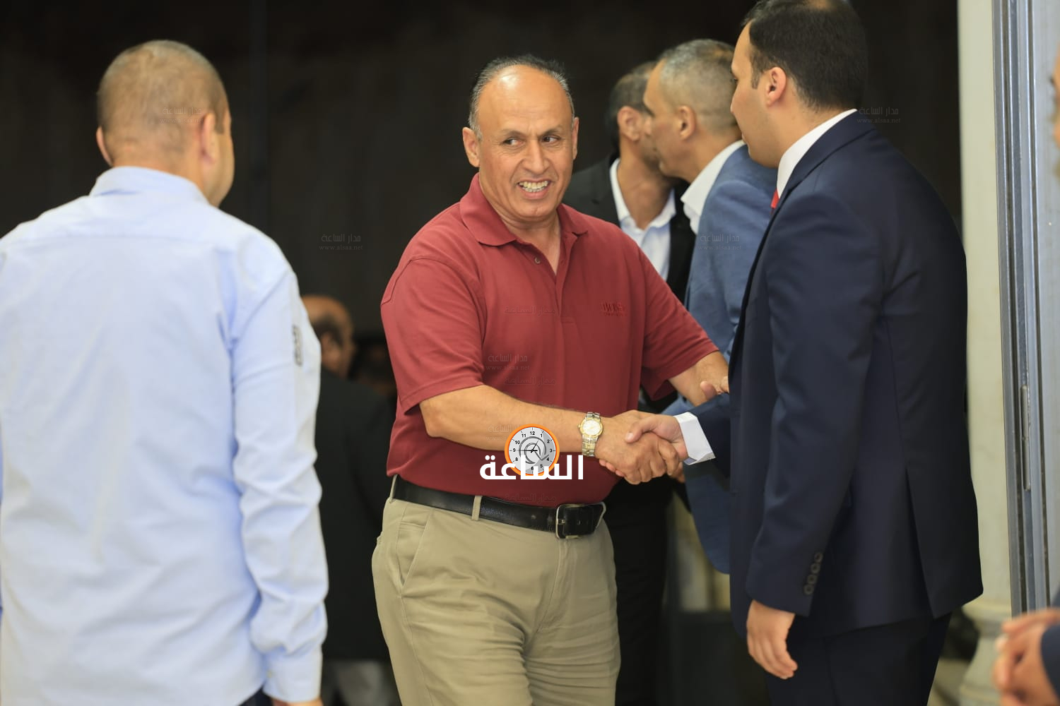 Madar Al-Saa Images 0.9795802554879032