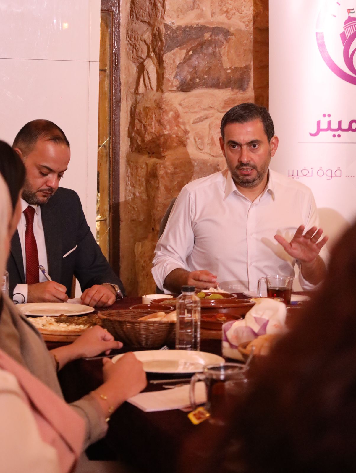 Madar Al-Saa Images 0.896335419123515