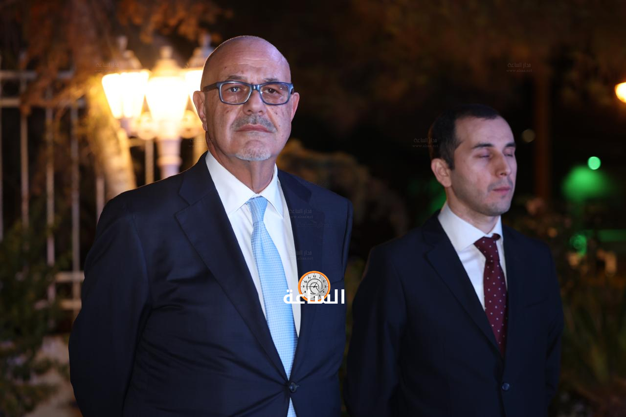 Madar Al-Saa Images 0.9345317378952059