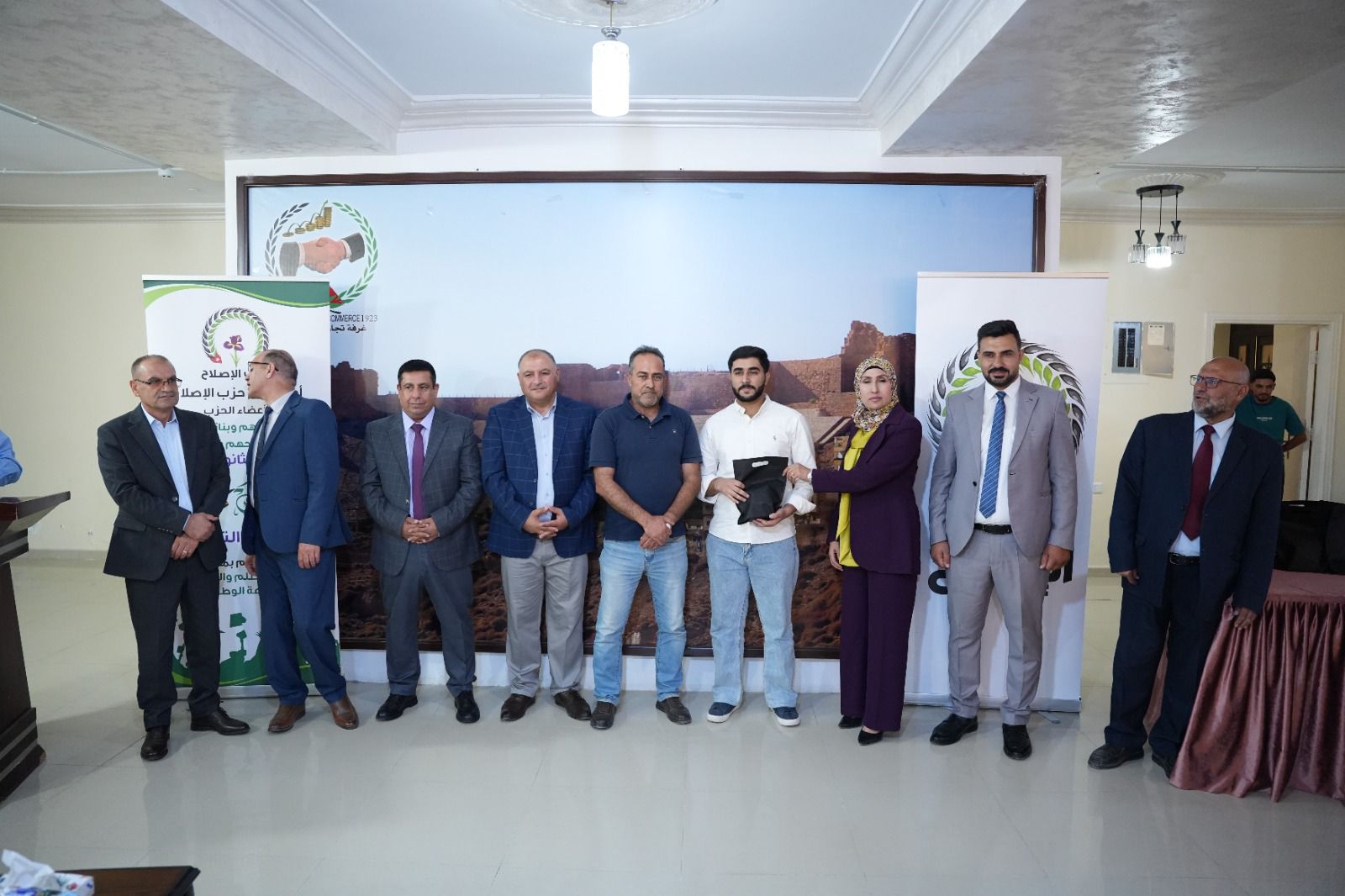 Madar Al-Saa Images 0.7355909844593447