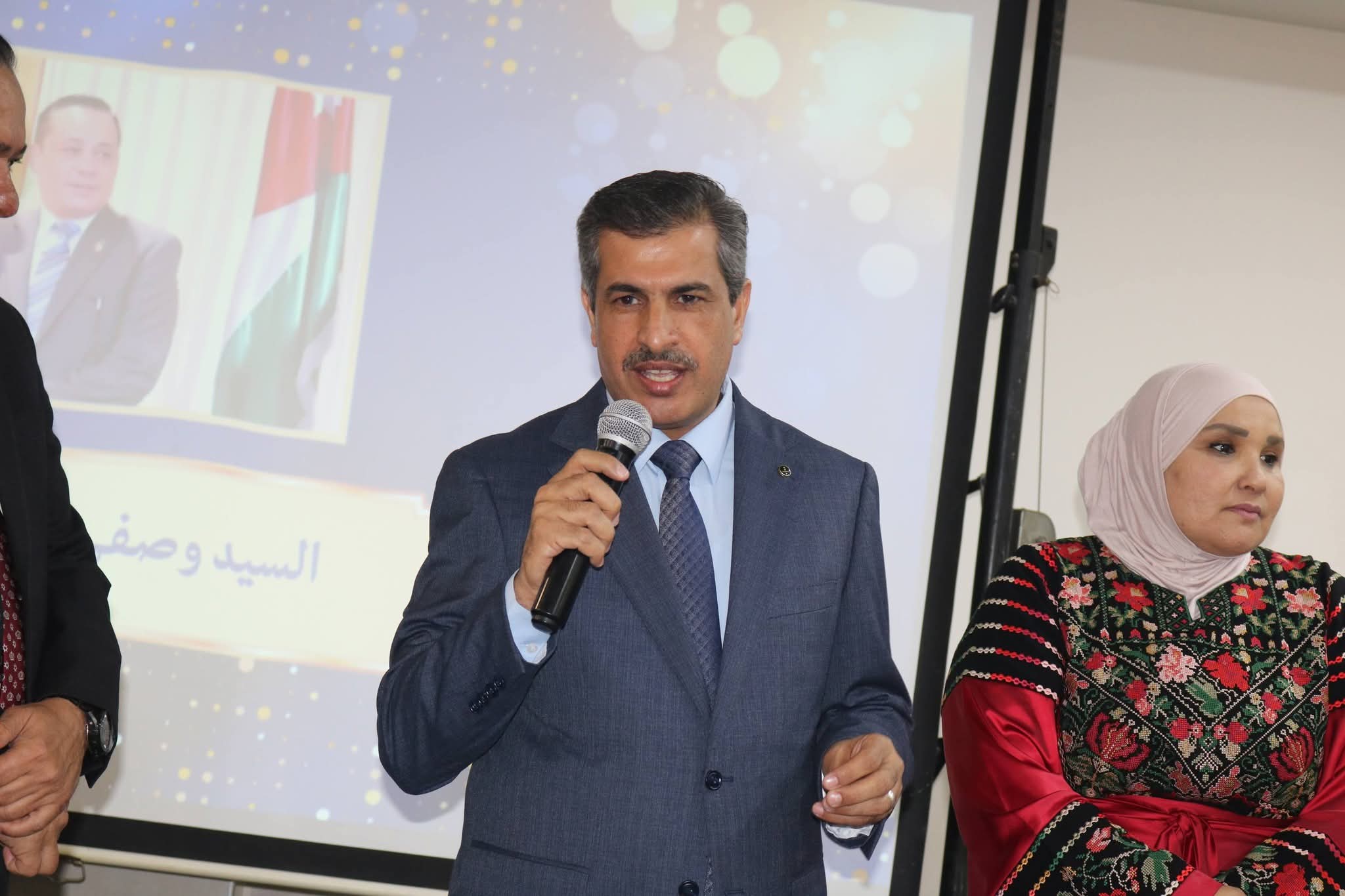 Madar Al-Saa Images 0.6877334926103218