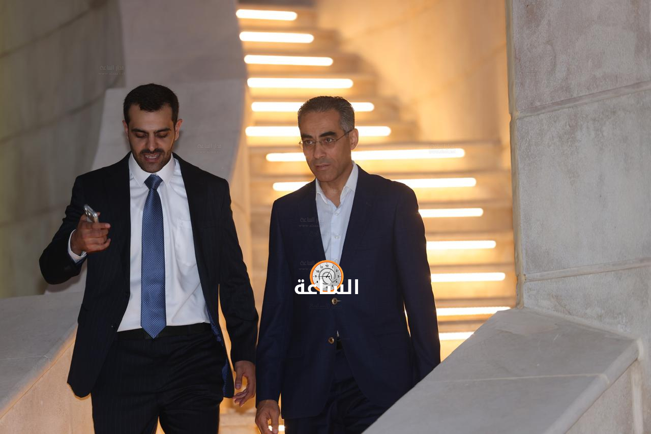 Madar Al-Saa Images 0.4336142622121215
