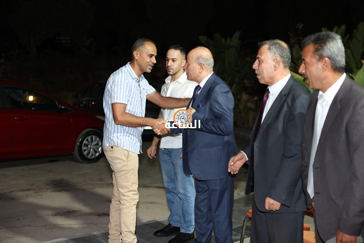 Madar Al-Saa Images 0.5819060403003186