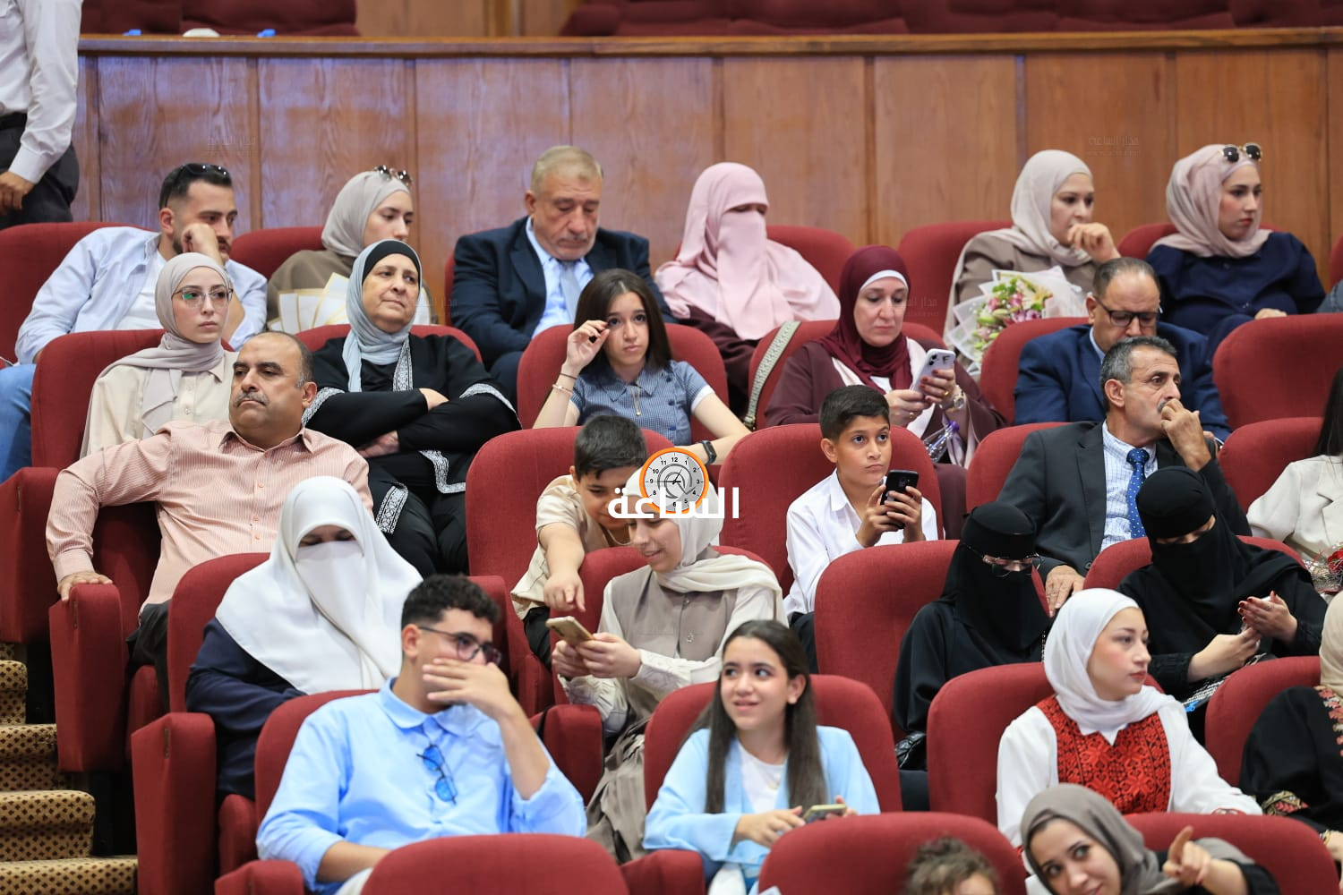 Madar Al-Saa Images 0.8193622825623202