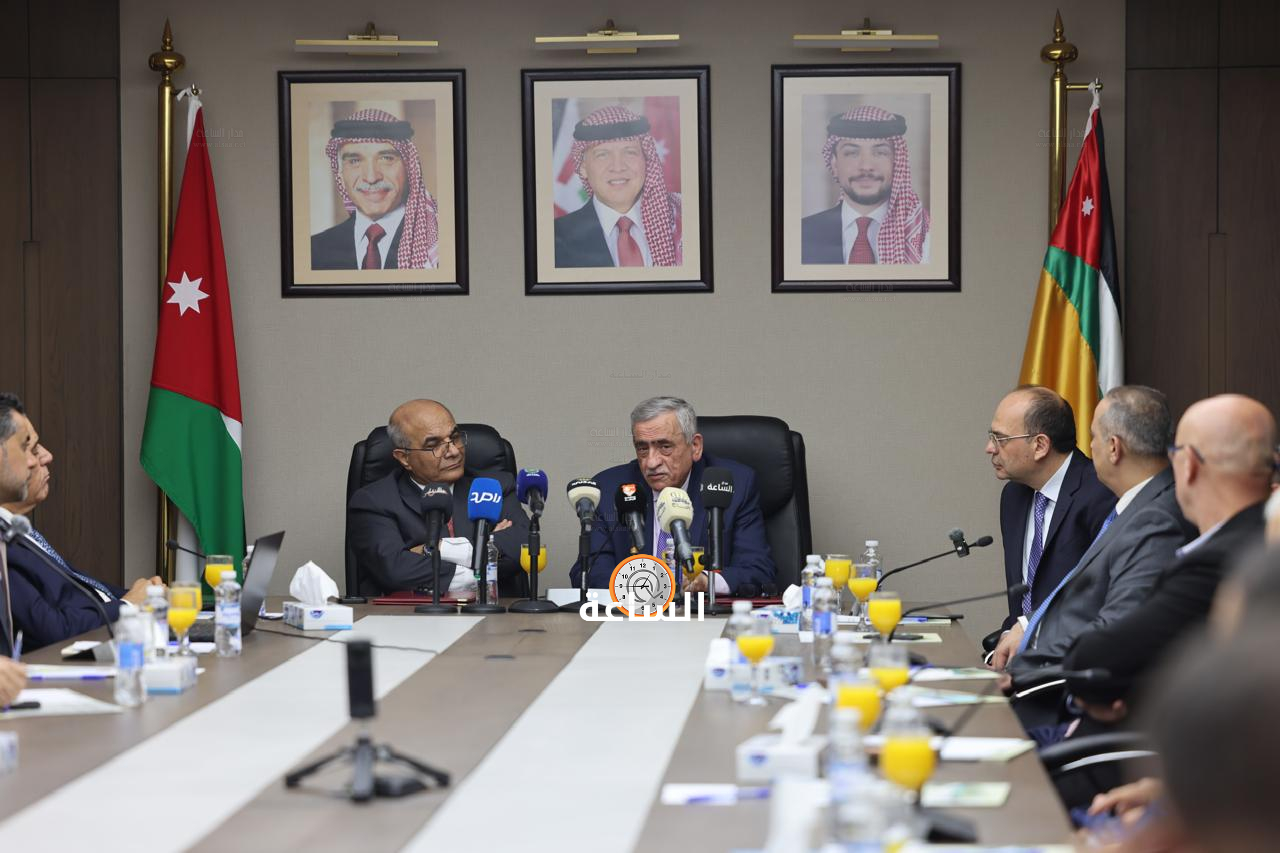 Madar Al-Saa Images 0.2557635700031673
