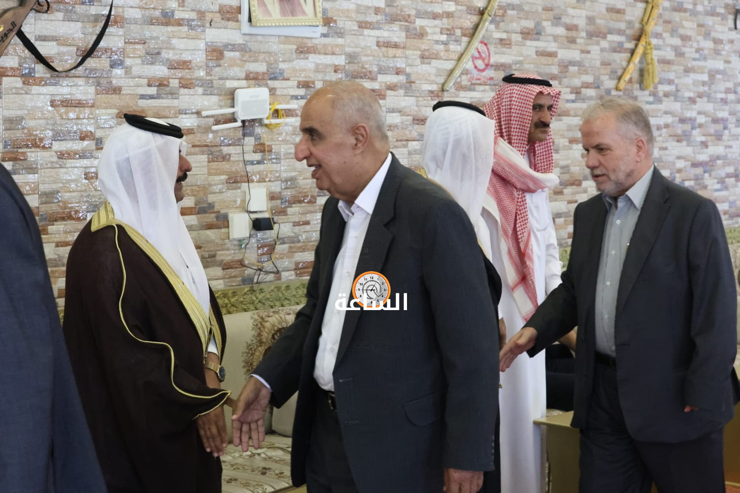Madar Al-Saa Images 0.512244579424552