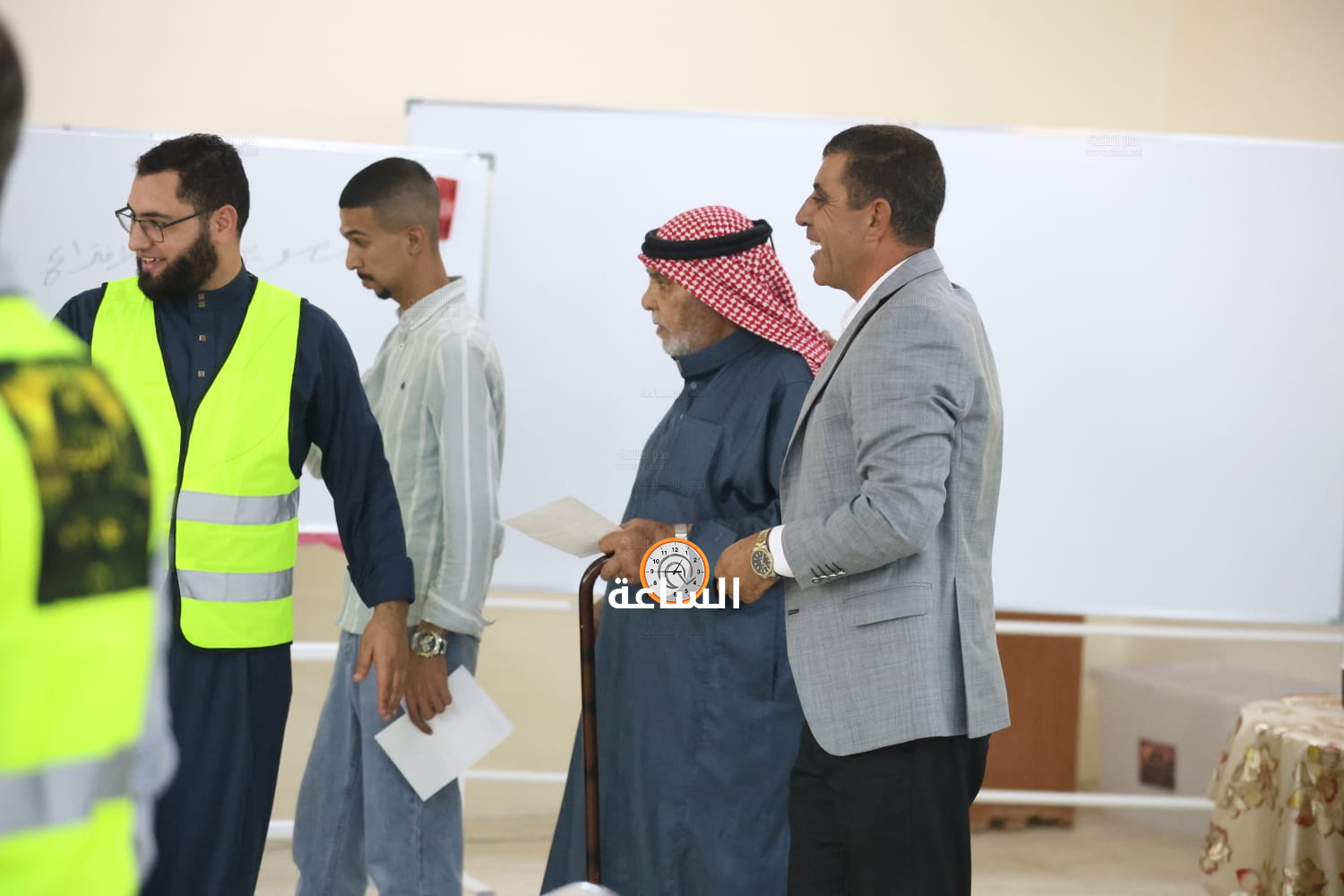 Madar Al-Saa Images 0.420248675669348