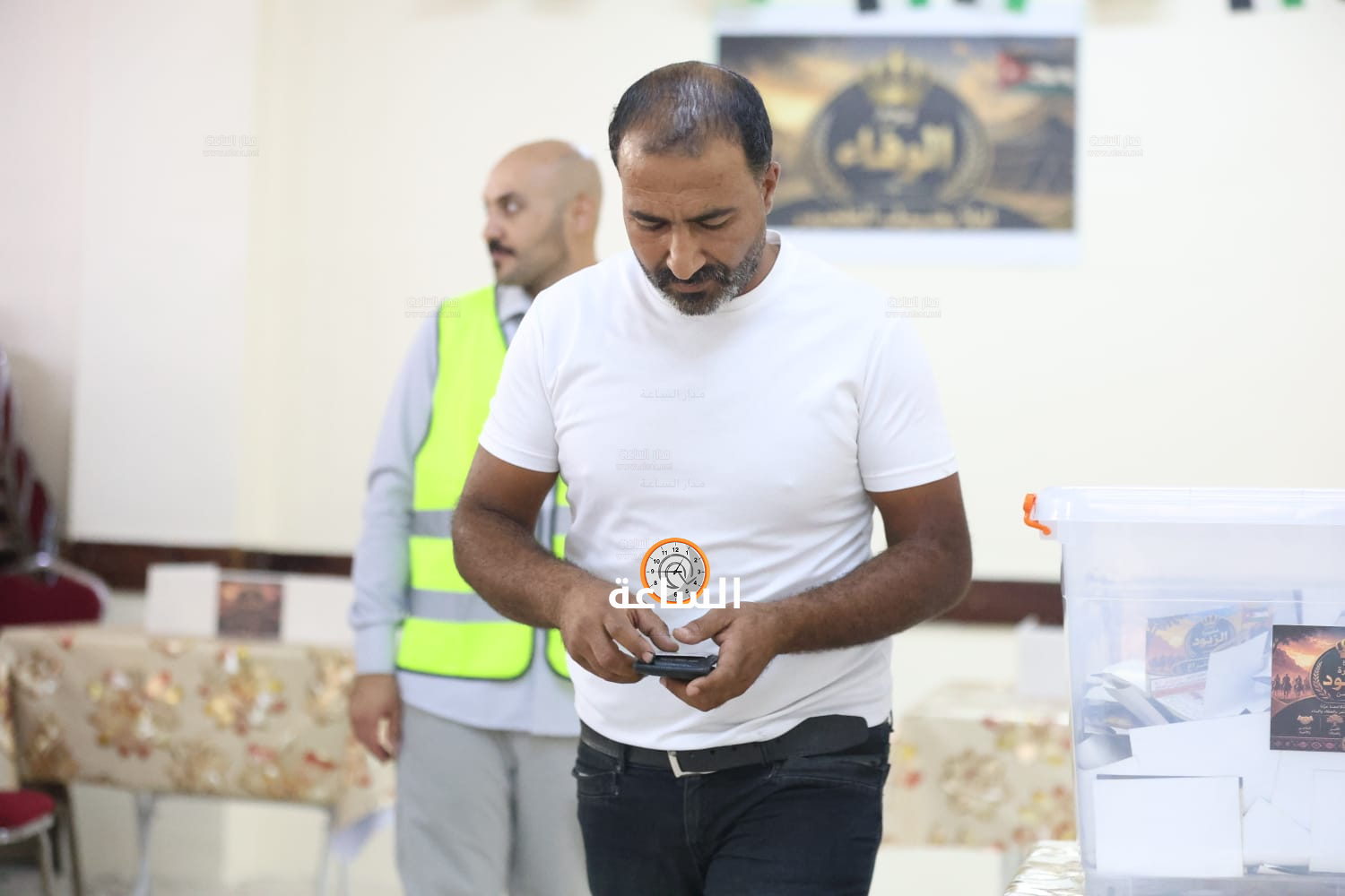 Madar Al-Saa Images 0.9341670379349097
