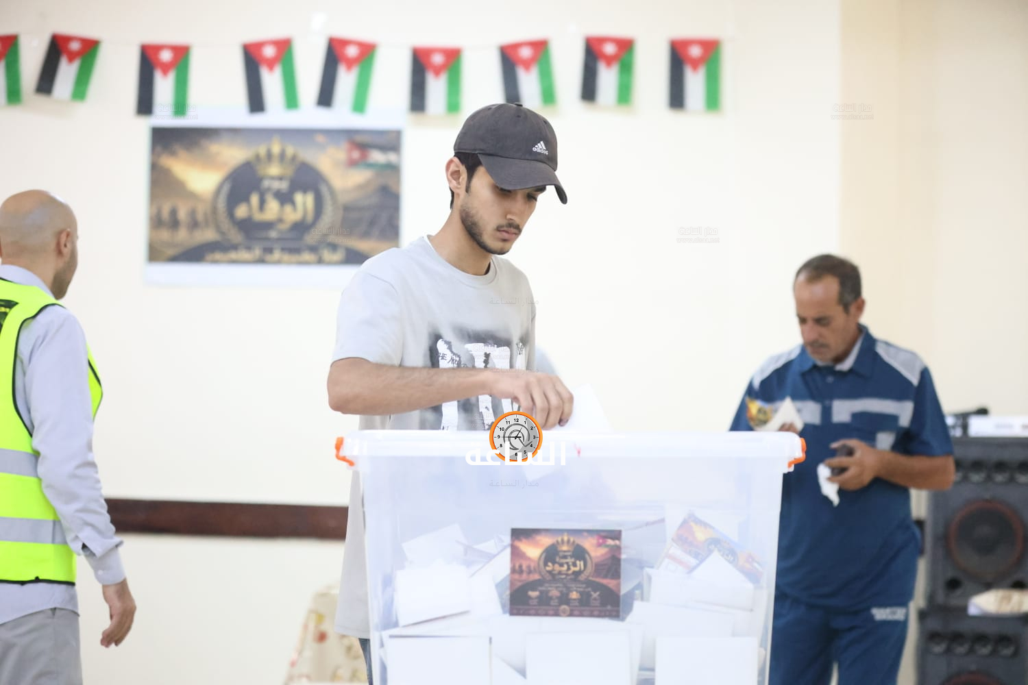 Madar Al-Saa Images 0.45630179863134757