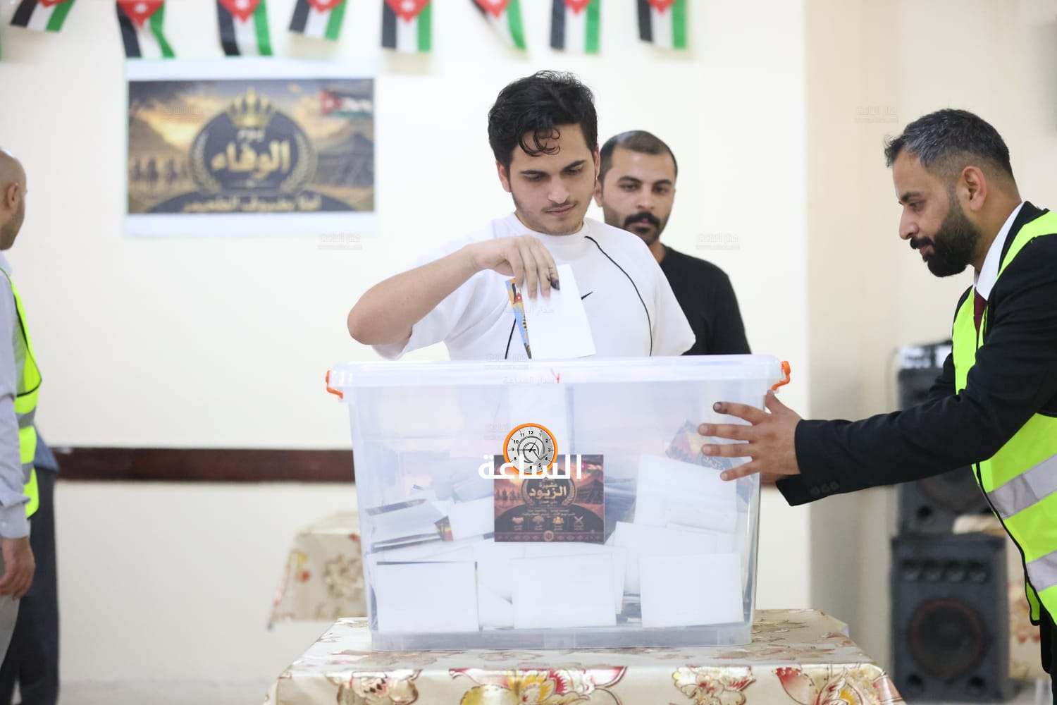 Madar Al-Saa Images 0.19407393503701686