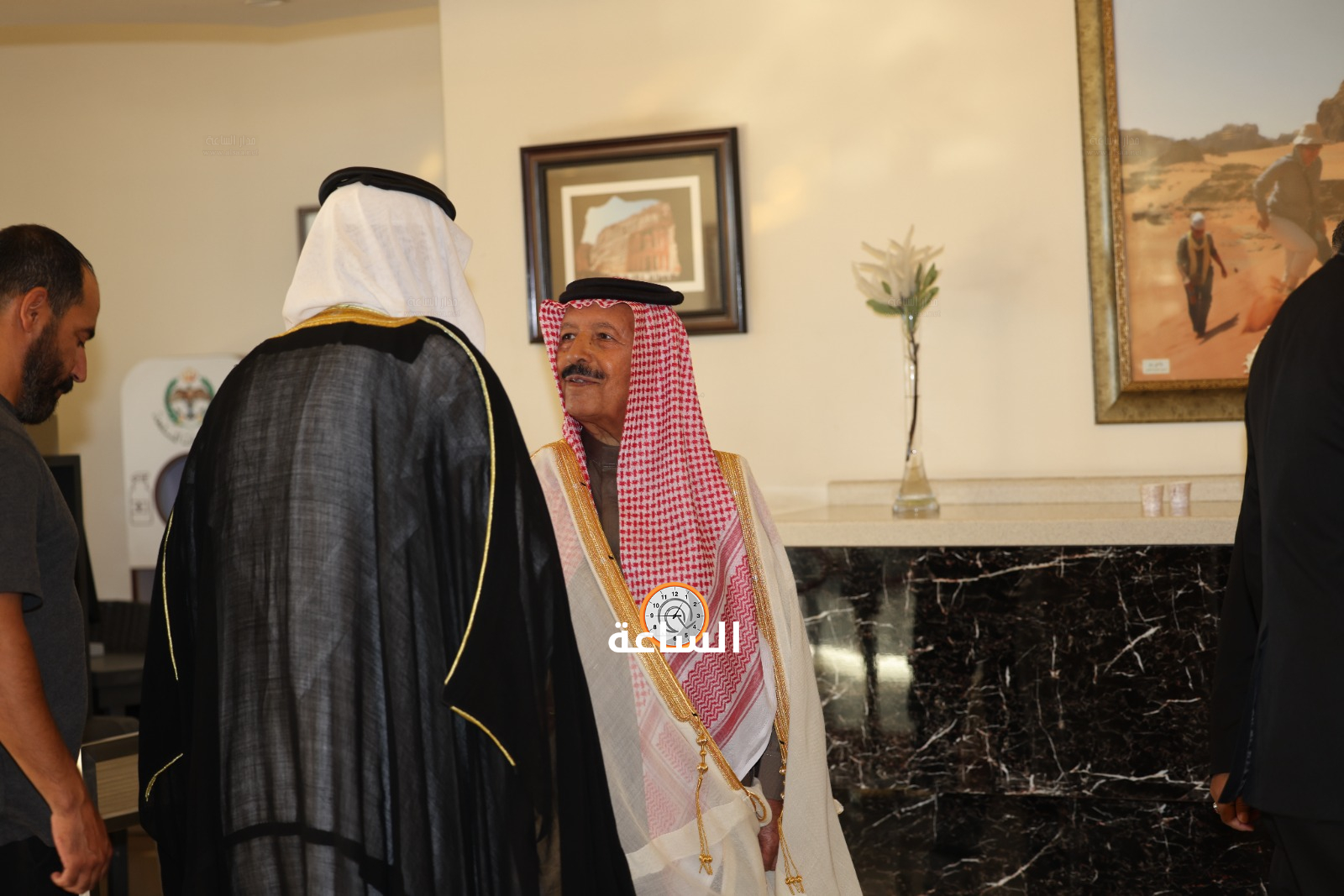 Madar Al-Saa Images 0.3476413639849826