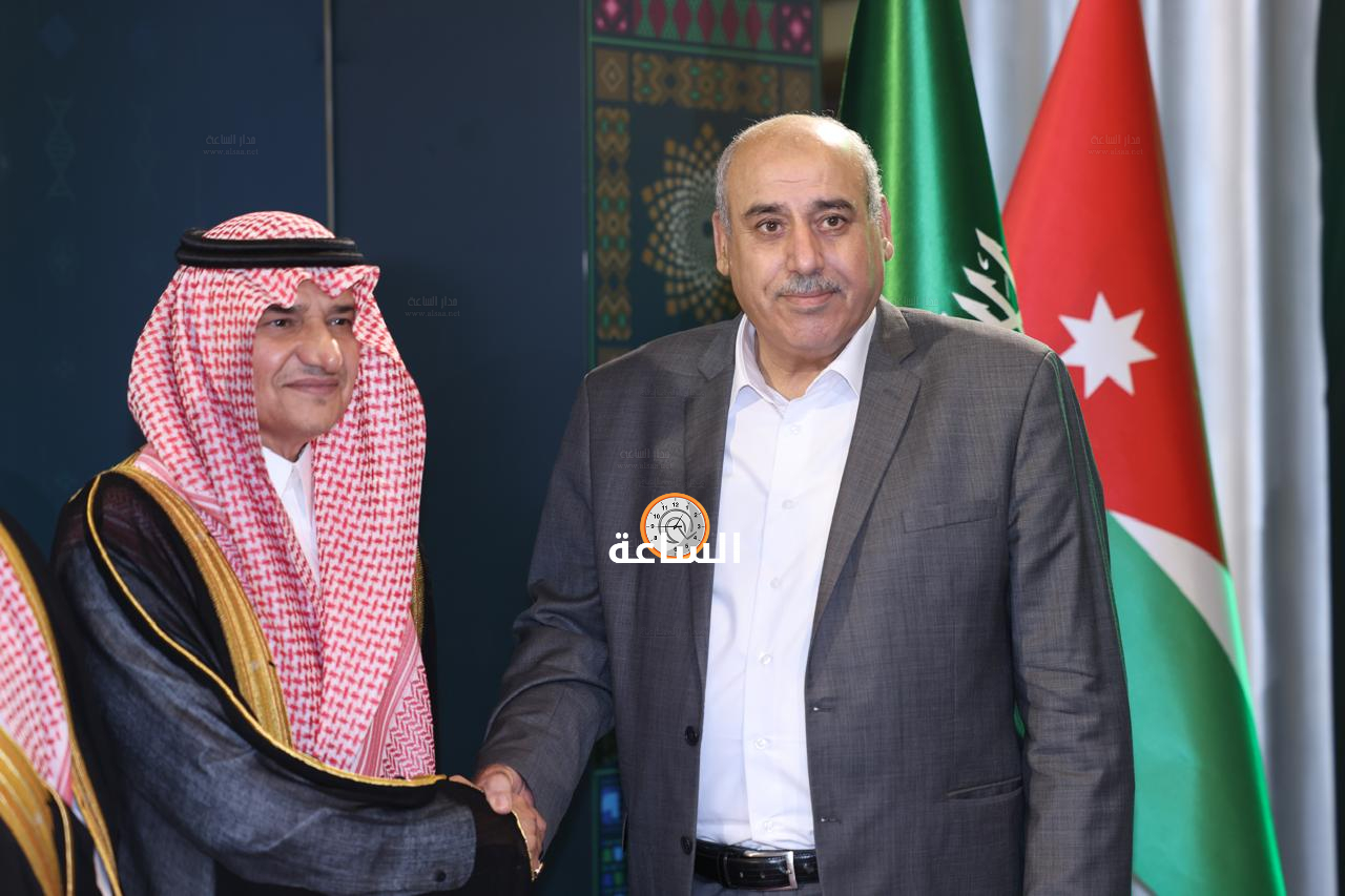 Madar Al-Saa Images 0.6958187409067361