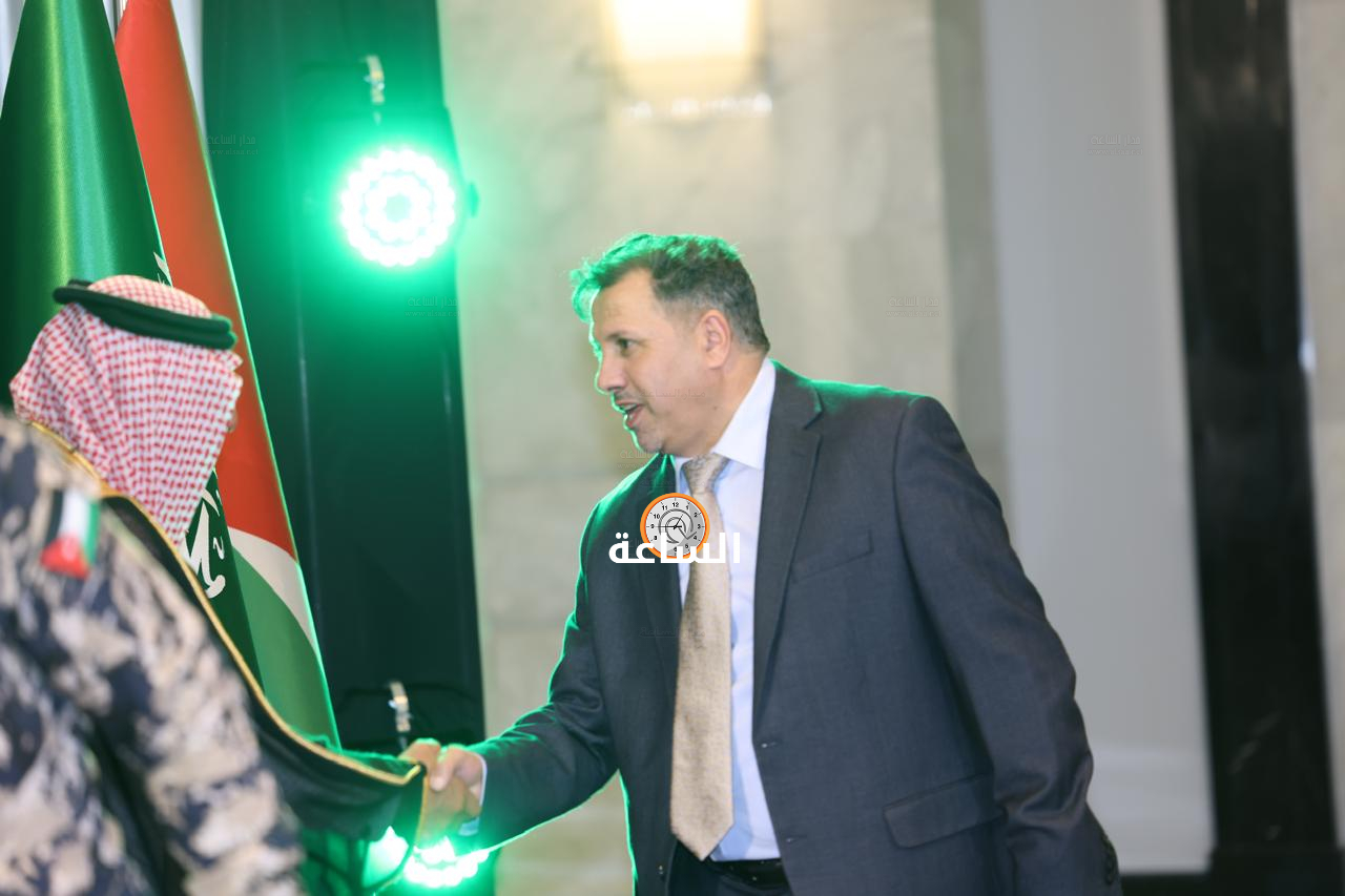 Madar Al-Saa Images 0.28082244159084535