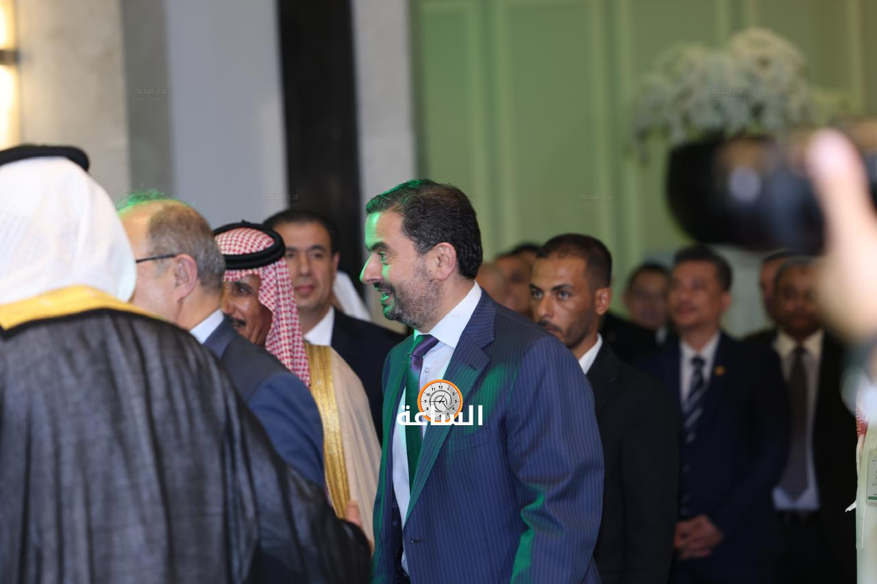 Madar Al-Saa Images 0.8599386510064262