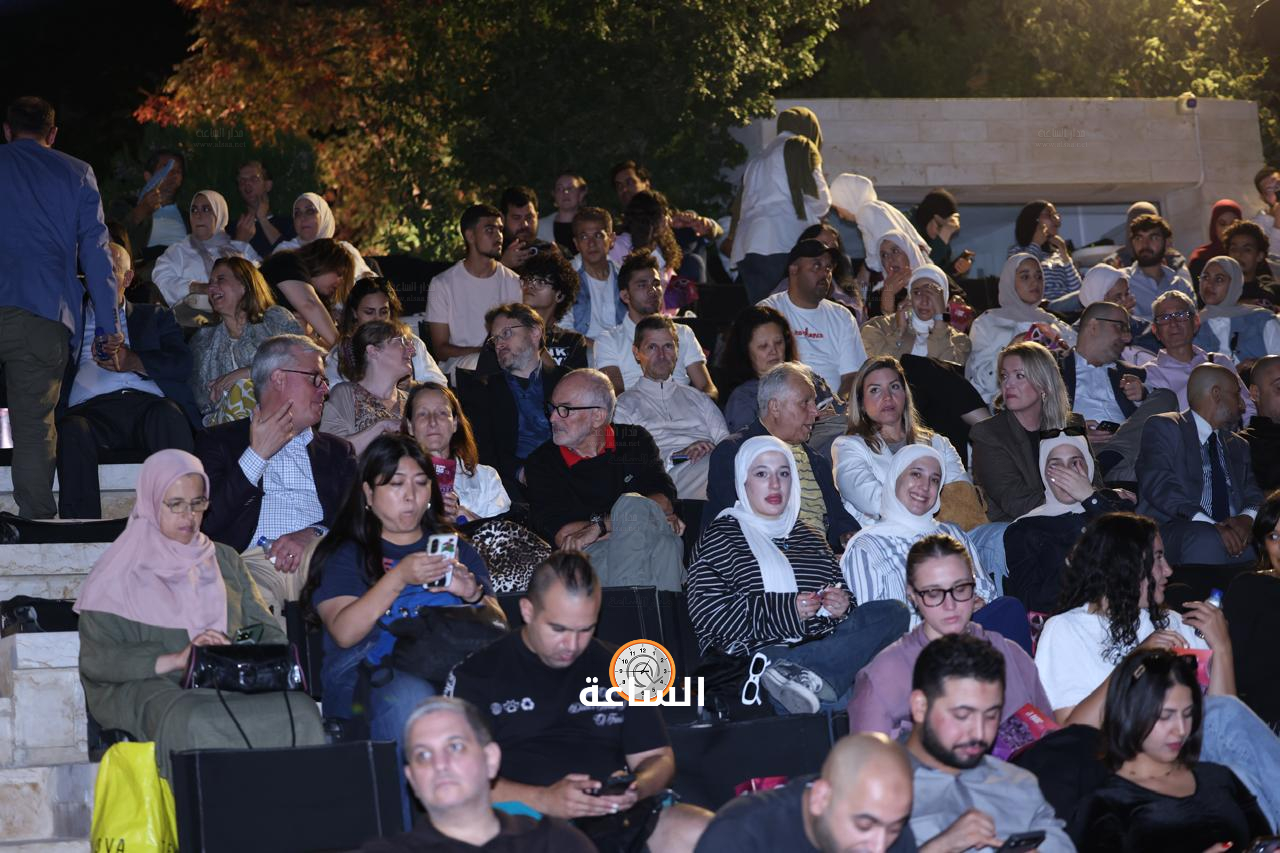 Madar Al-Saa Images 0.5334116529267492