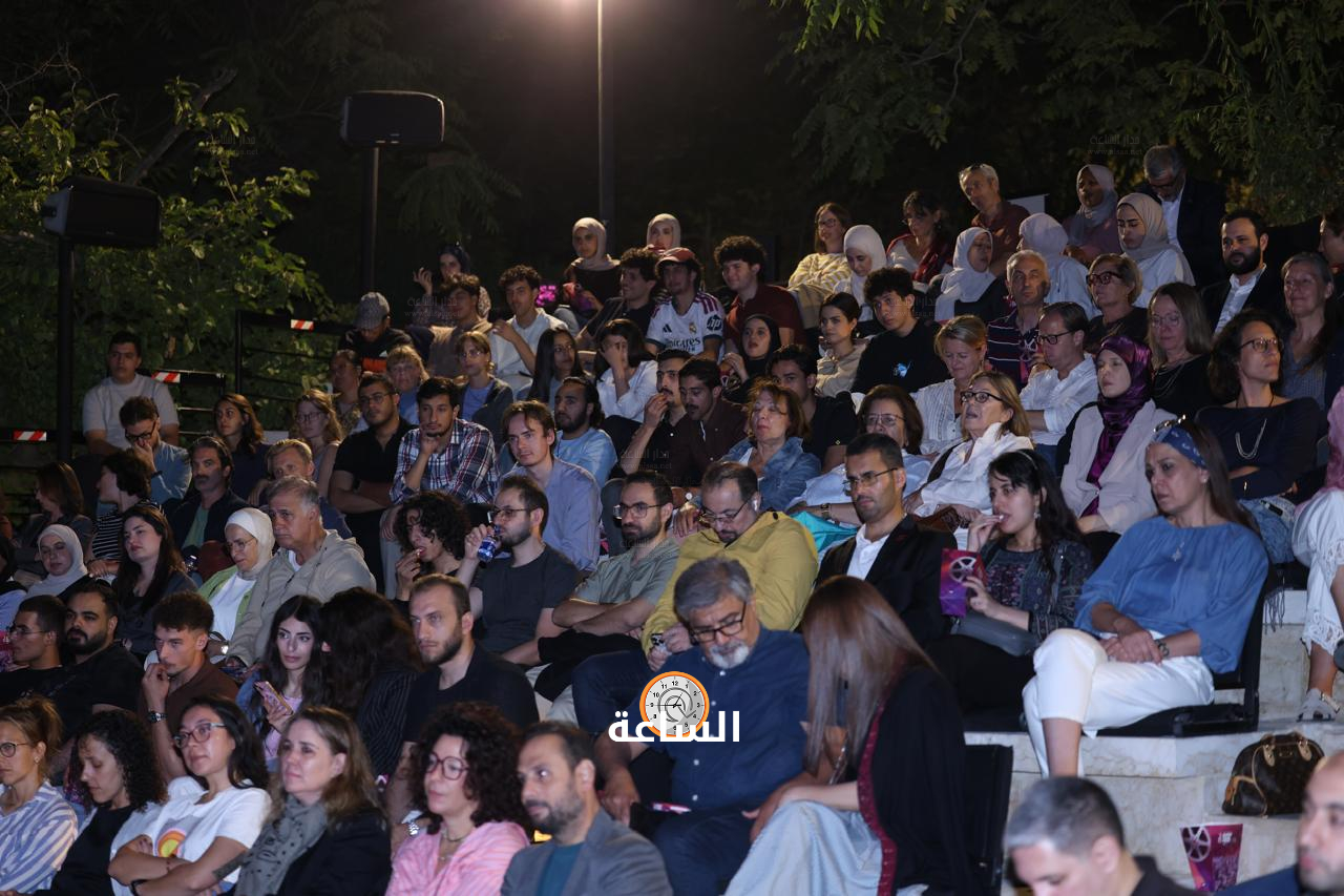 Madar Al-Saa Images 0.41985520633705