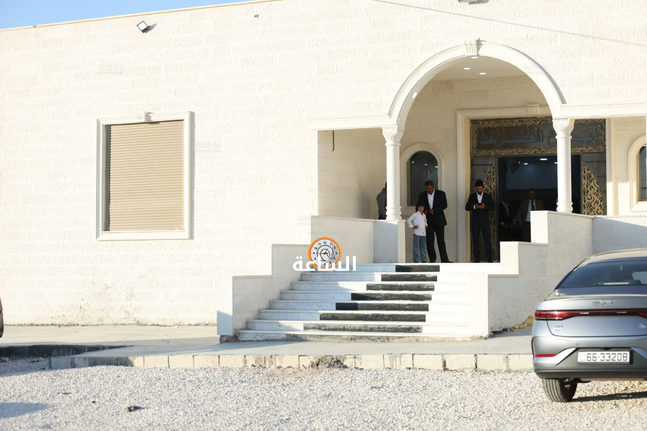 Madar Al-Saa Images 0.46602444784085195