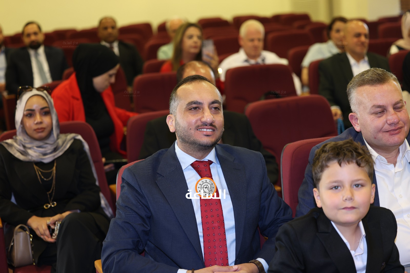 Madar Al-Saa Images 0.05672371547775801