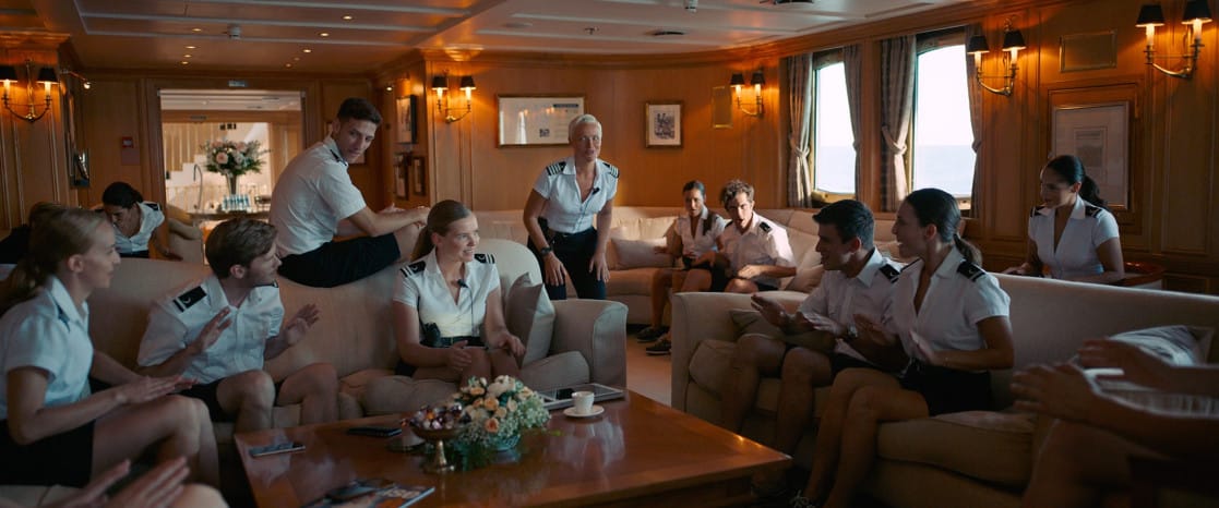 

الفيلم السويدي "&nbsp; الساخر "مثلث الحزن"


