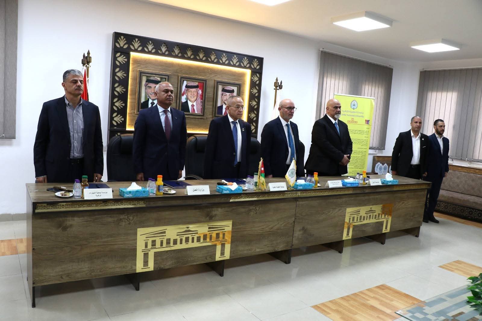Madar Al-Saa Images 0.459259687221965