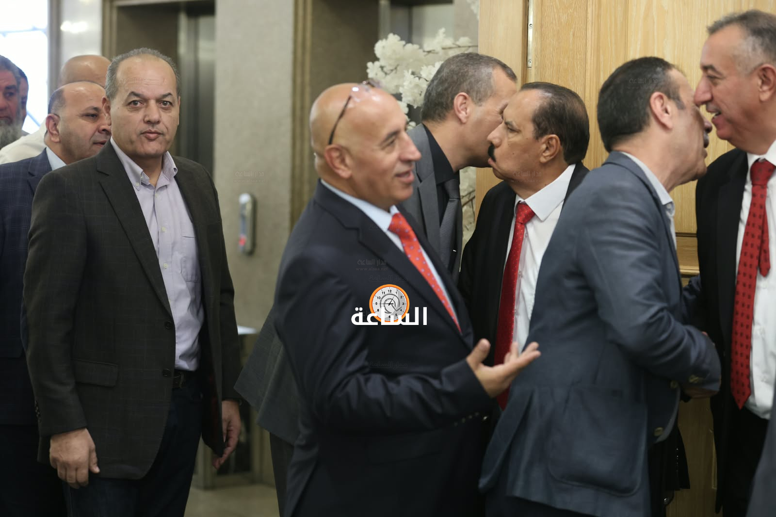 Madar Al-Saa Images 0.35087807405868365