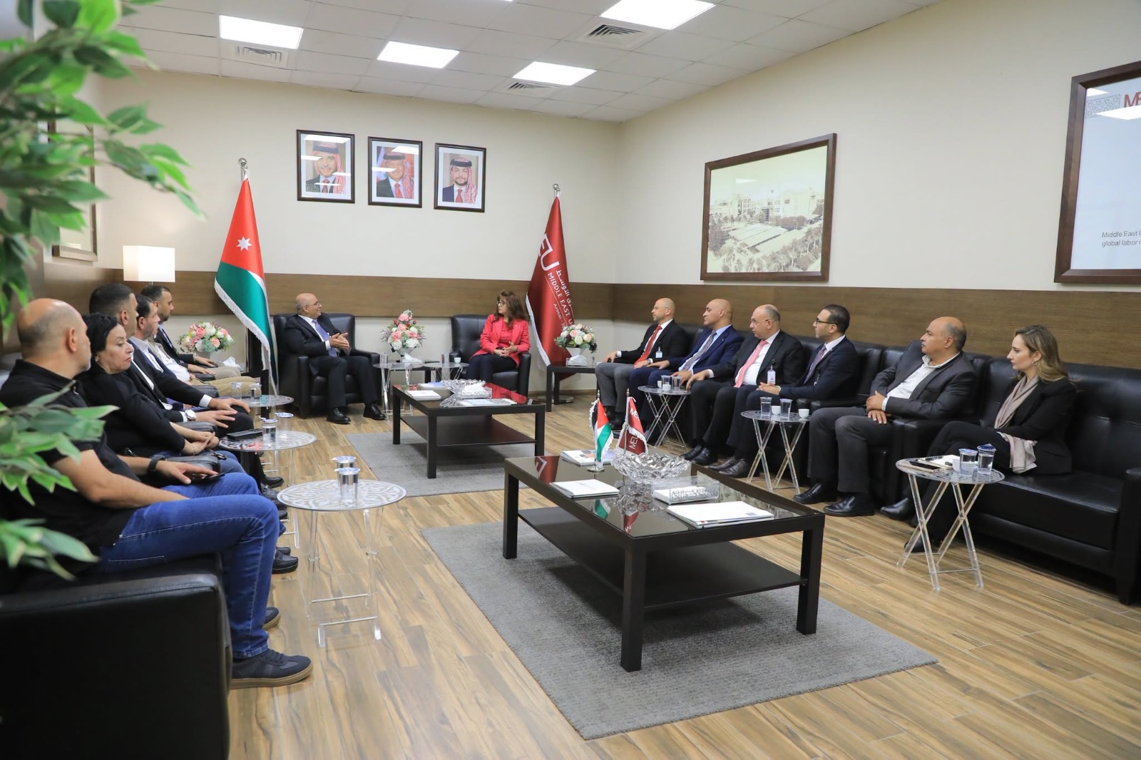 Madar Al-Saa Images 0.34431737964046427