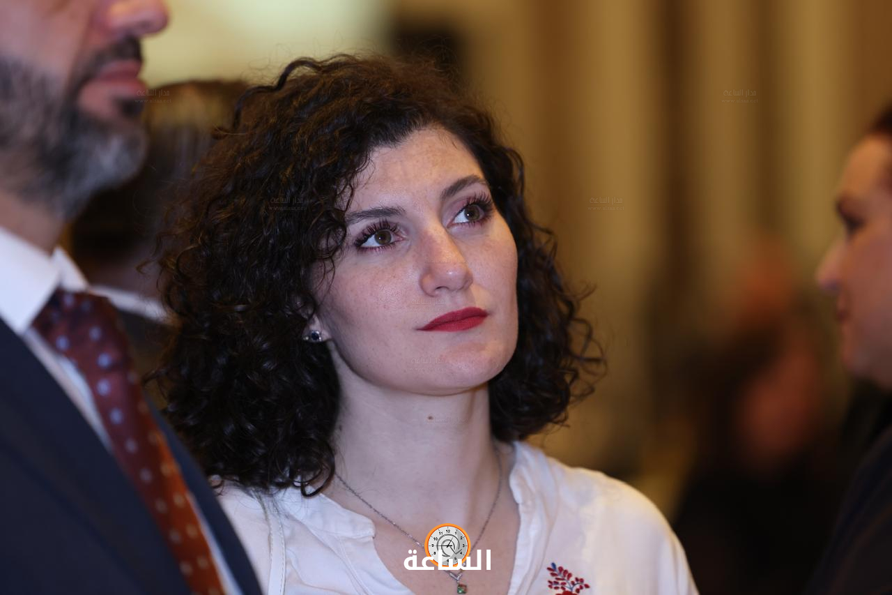 Madar Al-Saa Images 0.6851638928270386