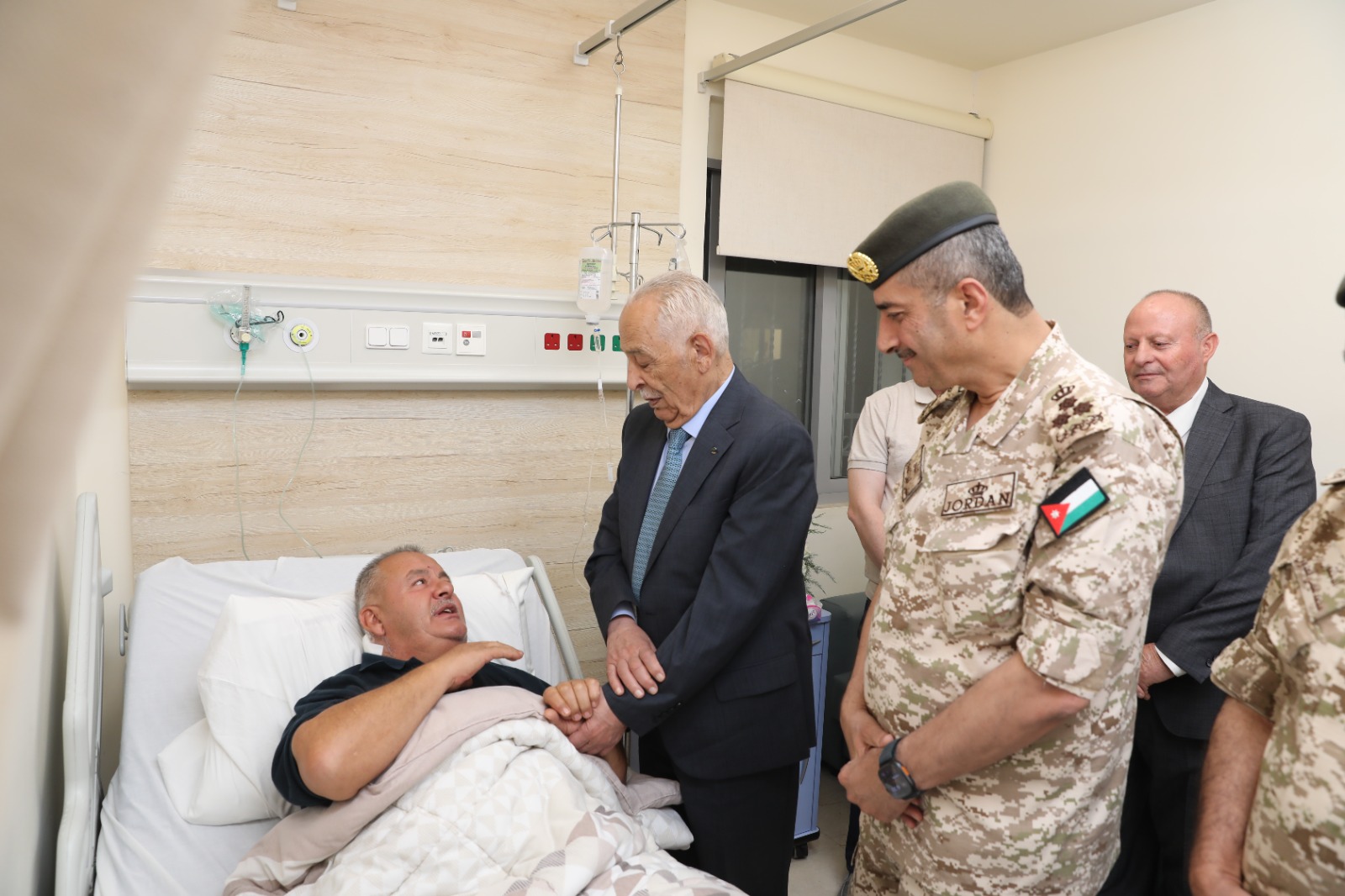 Madar Al-Saa Images 0.42421748766439205