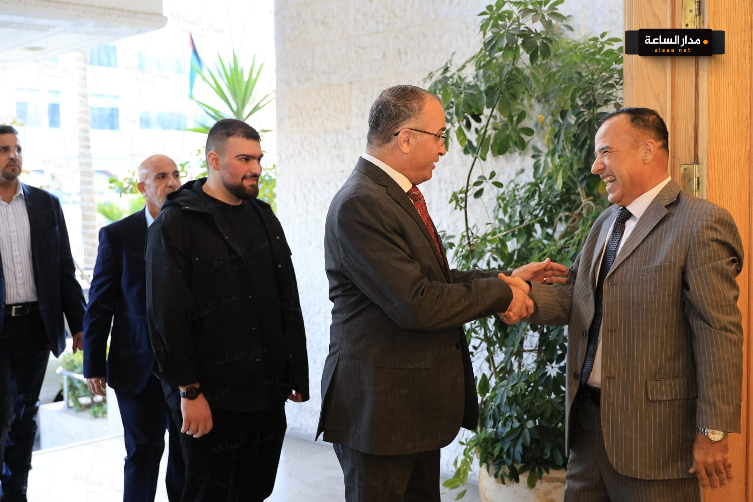 Madar Al-Saa Images 0.3254690123274989