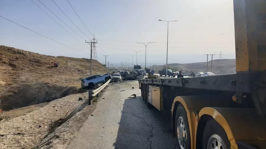 مدار الساعة,Video,فيديو,أخبار الأردن,اخبار الاردن,مديرية الأمن العام,الأمن العام,الدفاع المدني,#حادث_تدهور_شاحنة #الدفاع_المدني #الأمن_العام