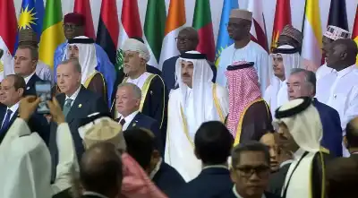 الملك يصل إلى موقع انعقاد القمة