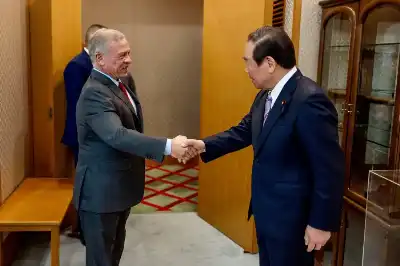 الملك يعقد لقاءات مع قادة في