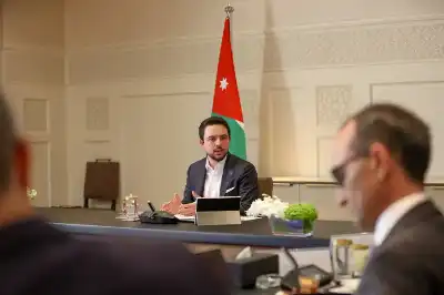 ولي العهد يتابع سير العمل بمشاريع