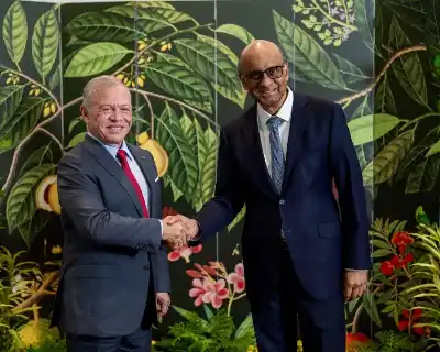 الملك والرئيس السنغافوري يبحثان آليات تعزيز