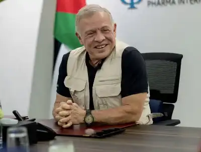 الملك يزور منشآت صناعية في القسطل