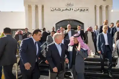 الملك يزور ديوان الحرشان معزيا بوفاة