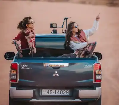 الملكة رانيا العبدالله والأميرة سلمى تزوران