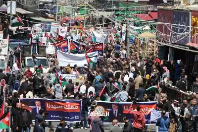 آلاف الأردنيين ونواب وأحزاب من وسط