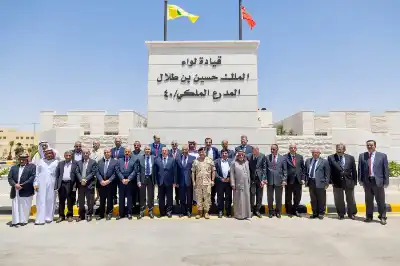 الملك يلتقي مجموعة من رفاق السلاح