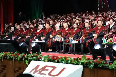 جامعة الشرق الأوسط تخرج كلية العلوم