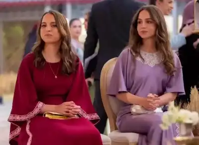 ولي العهد يهنئ شقيقتيه الأميرتين إيمان