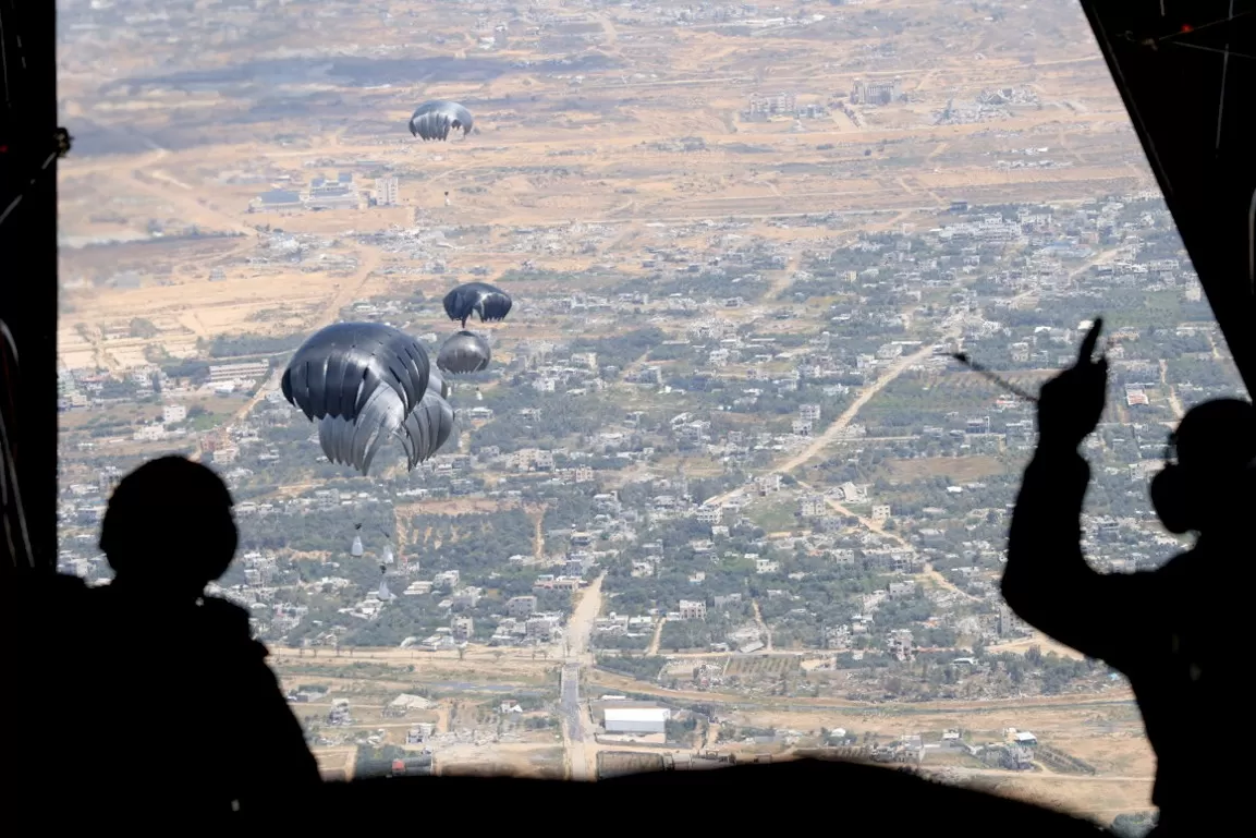 مدار الساعة,أخبار الأردن,اخبار الاردن,القوات المسلحة الأردنية,الهيئة الخيرية الأردنية الهاشمية,الإنزالات الجوية,عيد الجيش,عيد الفطر,القوات المسلحة,قطاع غزة,جمهورية مصر العربية,الإمارات العربية المتحدة,الجيش العربي,سلاح الجو الملكي