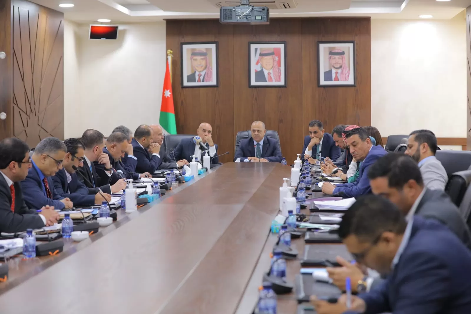 مدار الساعة,أخبار مجلس النواب الأردني,خير أبو صعيليك,وزير الاستثمار,البنك المركزي