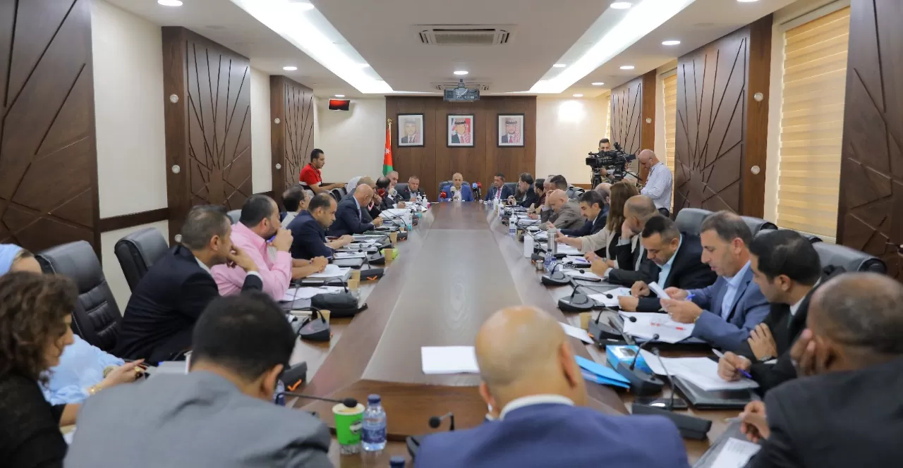 مدار الساعة,أخبار مجلس النواب الأردني,خير أبو صعيليك,دائرة ضريبة الدخل والمبيعات,دائرة ضريبة الدخل,وزارة الاستثمار