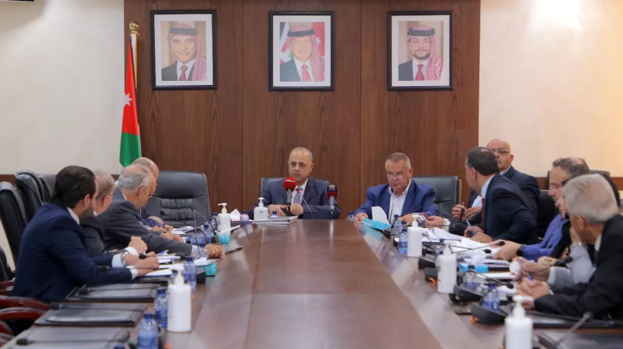 مدار الساعة,أخبار مجلس النواب الأردني,خير ابو صعيليك,وزير الاقتصاد الرقمي والريادة,وزير الصناعة والتجارة والتموين,يزن الشديفات,دائرة ضريبة الدخل والمبيعات,وزارة الاستثمار,دائرة ضريبة الدخل,بورصة عمان,المناطق الحرة,سيادة القانون