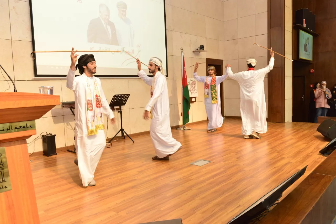 مدار الساعة,أخبار الجامعات الأردنية,الملك الحسين بن طلال,الملك عبد الله الثاني,جامعة البترا,سلطنة عمان,السلطان هيثم بن طارق